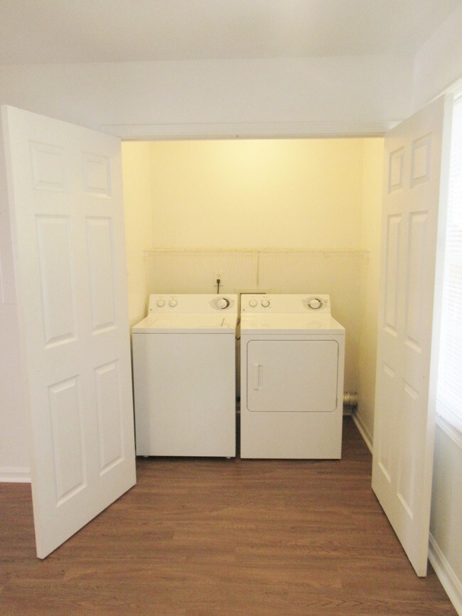 Building Photo - 138 Weymanda Cir