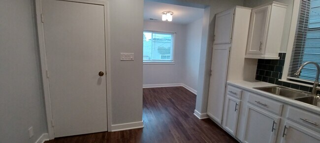 Building Photo - 3043 N Elbridge Ave