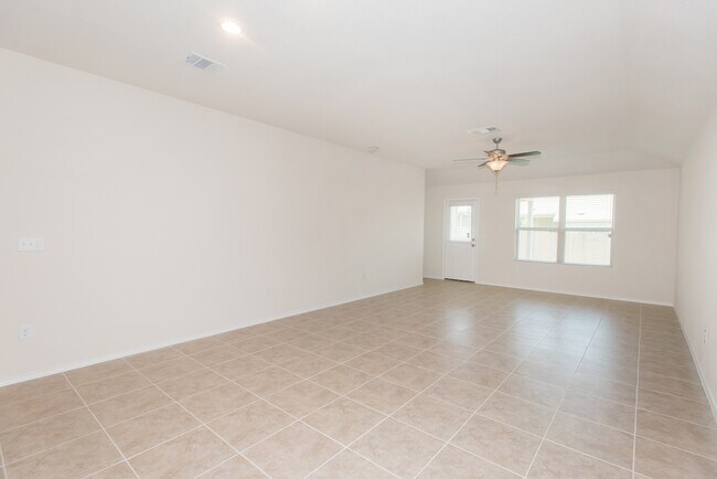 Building Photo - Updated Southeast Austin Single Story - Move In Ready!