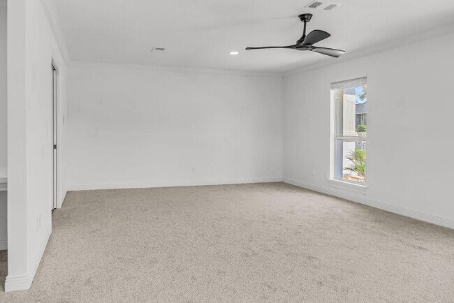 Building Photo - 2115 Stallion Rd