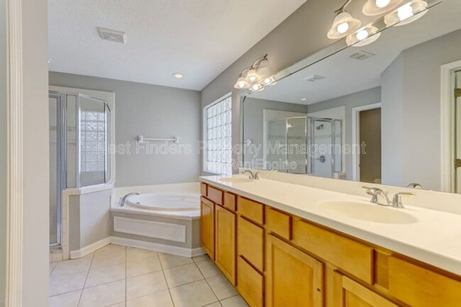 Building Photo - 1704 Dartmoor Ln