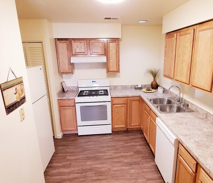 Building Photo - 506 Lynnehaven Dr