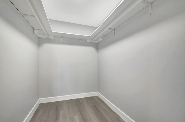 Building Photo - 702 Lori Dr