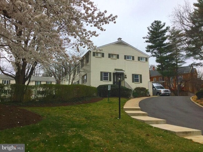 Primary Photo - 5358 Pooks Hill Rd