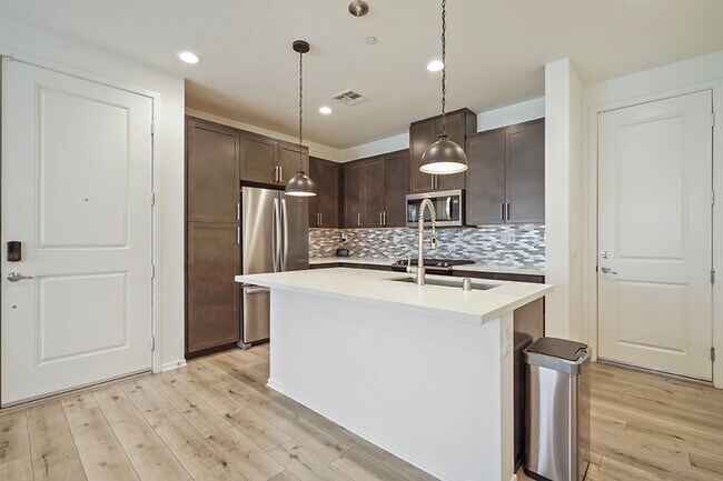 Building Photo - Beautiful TownHome in Pacific Ridge Rancho...