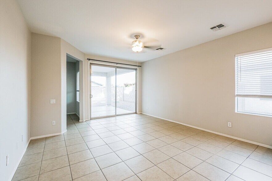 Building Photo - 11722 W Lincoln St