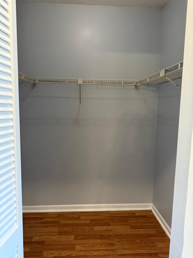 Building Photo - 3541 E Fort King St