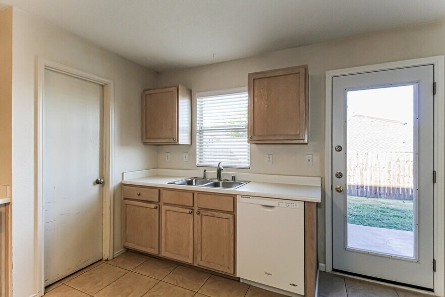 Building Photo - 8712 Cove Meadow Ln