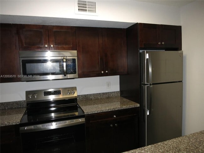 Building Photo - 10440 SW 156th Ct
