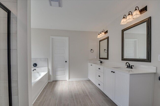Building Photo - 5123 Huntley Trl