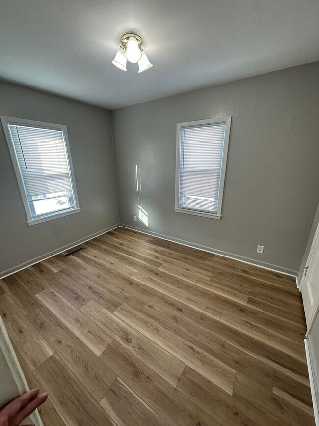 Building Photo - 3 Bedroom Updated house!  Two Stall Garage