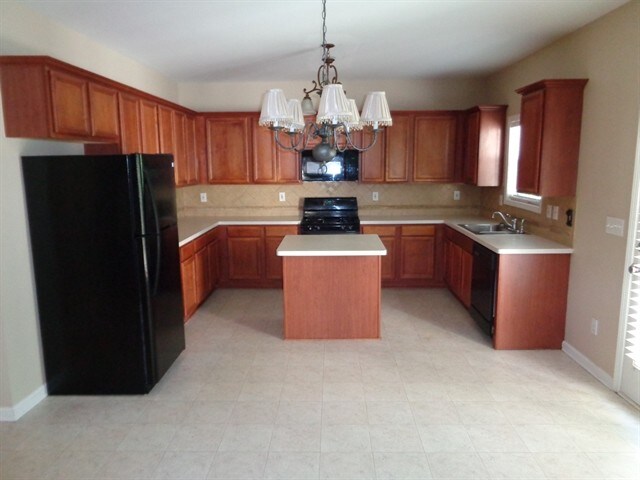 Building Photo - 1387 Belfaire Lake Trl