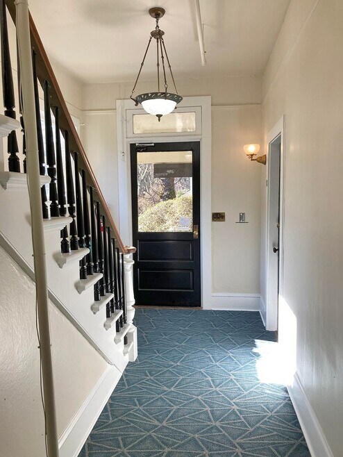 Building Photo - 2234-2238-2238 SW Vista Ave