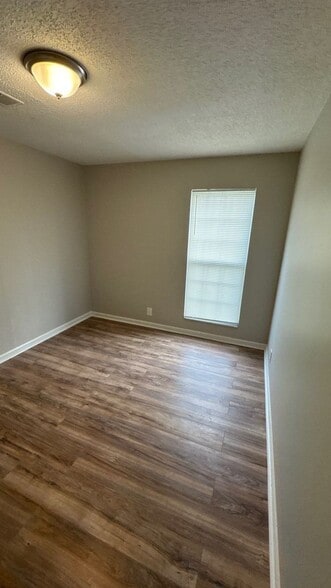 Building Photo - 2910 Sheana Way