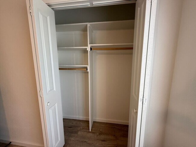 Building Photo - 1255 Valencia Ln