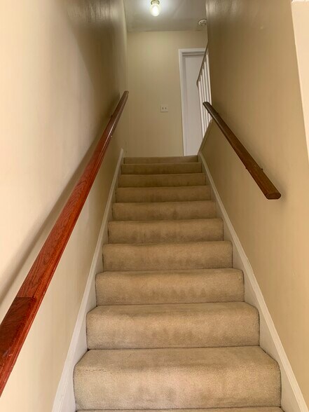Stairs with two bannisters for extra safety - 1705 Grays Inn Rd