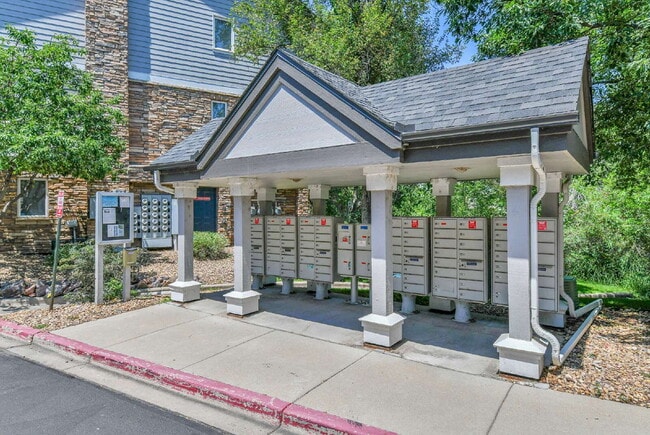 Building Photo - $2,345.95 - HALF OFF First Month's Rent - 2 Beds, 2 Baths, Condo in Littleton with Fireplace and ...