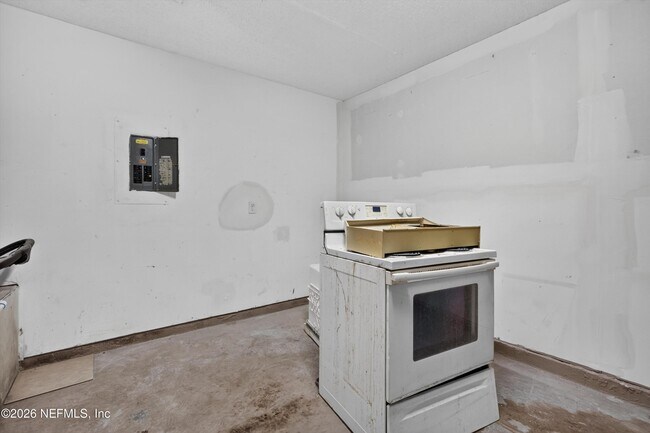 Building Photo - 1040 Willow Cove Ct E