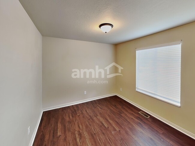 Building Photo - 2095 E Shadow Dr