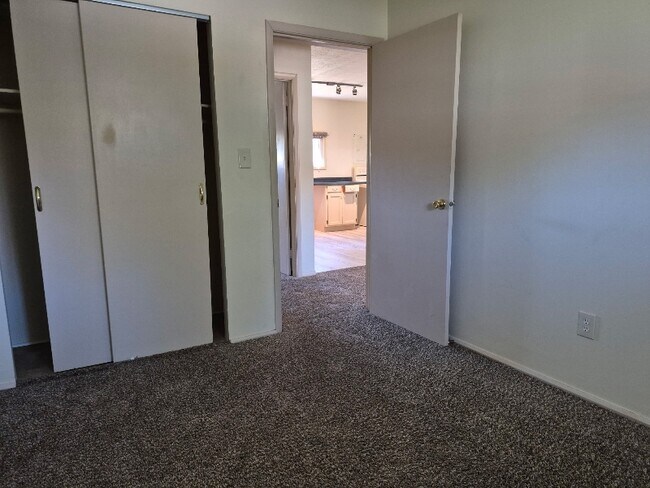 Building Photo - 71 W North St