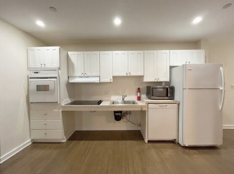 Building Photo - 41 Boylston St