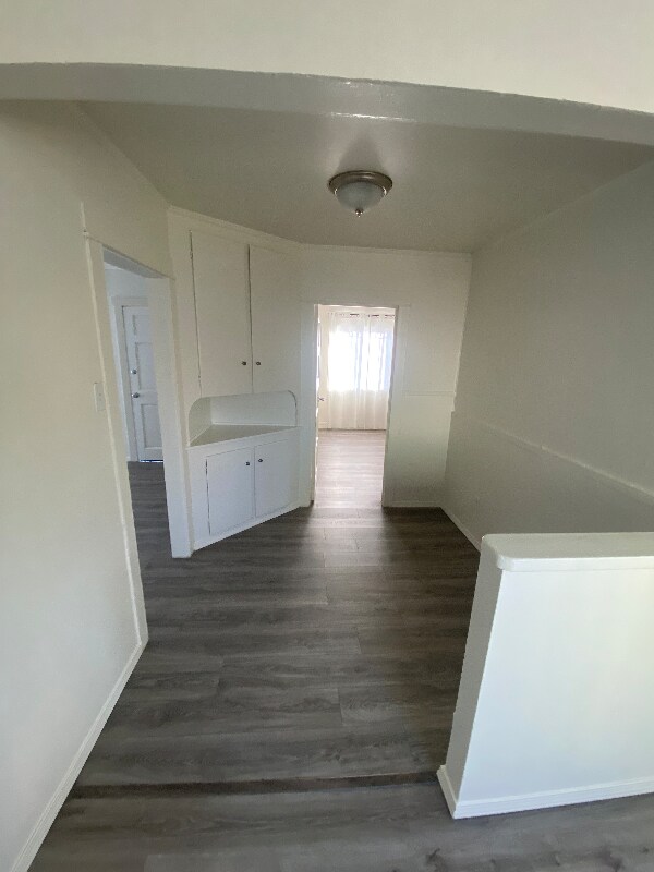 Building Photo - 725 S Osage Ave