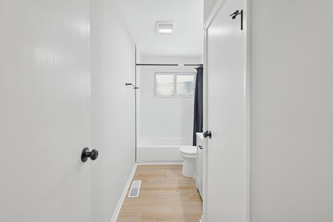 Building Photo - 26 Normandy Dr E