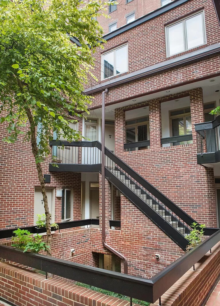 Courtyard 2 - 1625 Q St NW