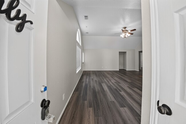 Building Photo - 15506 Fir Woods Ln