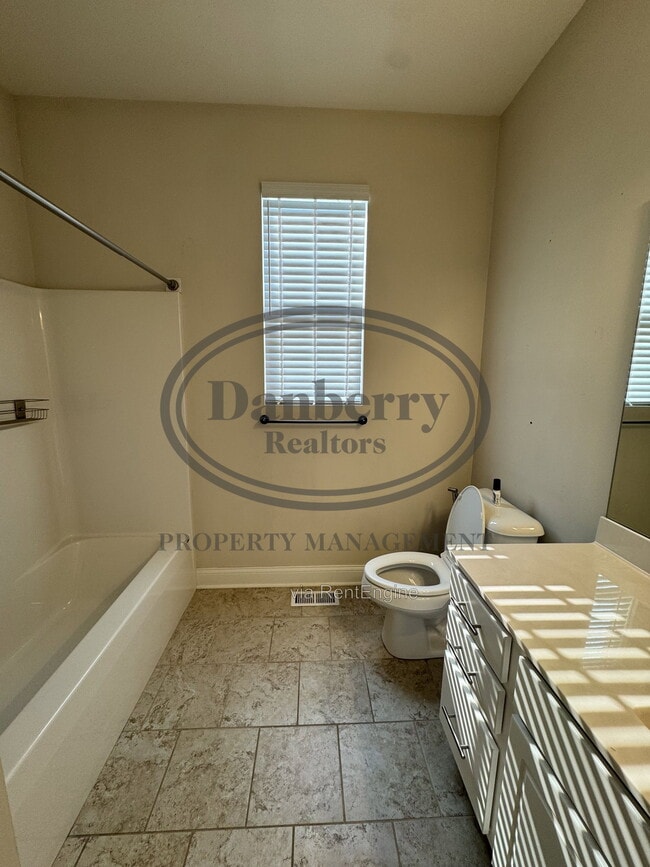 Building Photo - 26741 Woodmont Dr