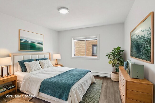 Building Photo - 1045 River St