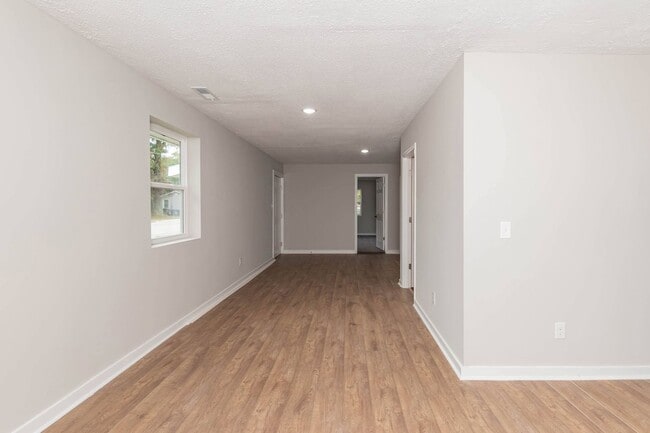 Building Photo - Beautiful Single Family Home!