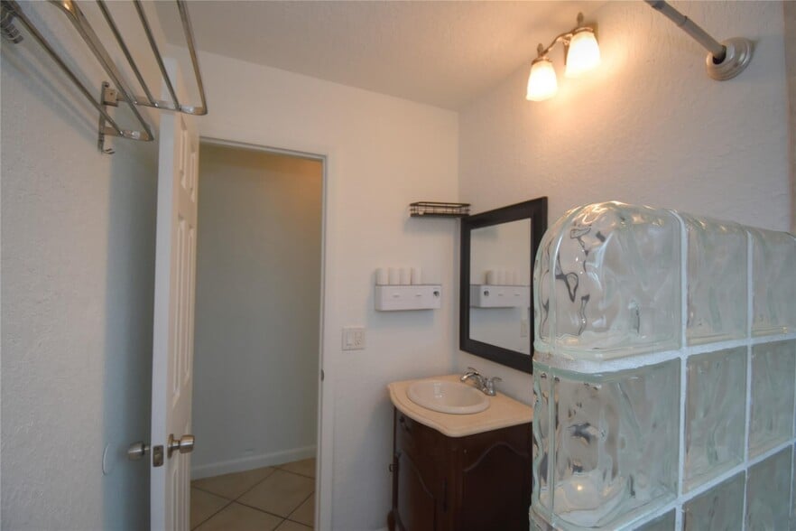 Building Photo - 960 NW 49th St