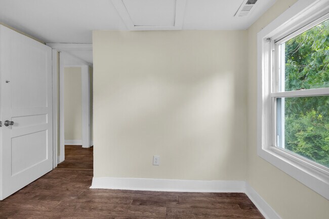 Building Photo - 617 1st Ave