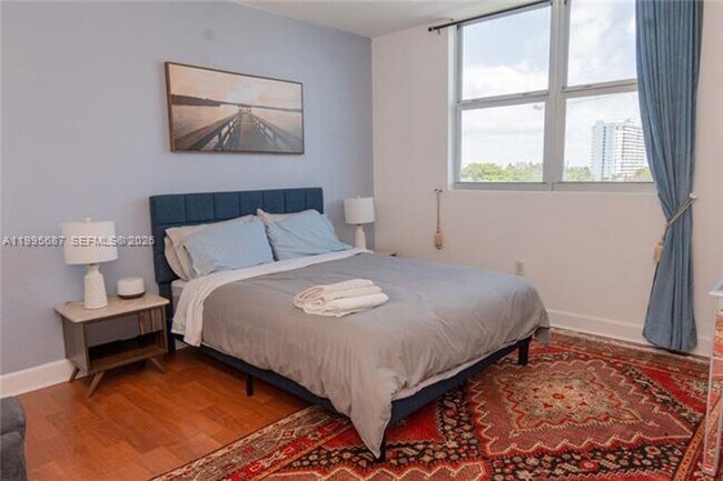 Building Photo - 7501 E Treasure Dr