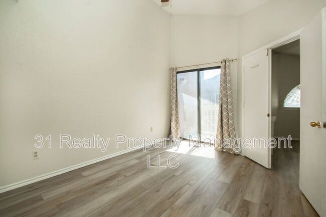 Building Photo - 4242 N Capistrano Dr