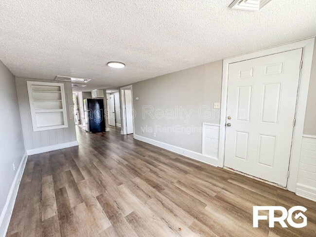 Building Photo - 600 Howell St