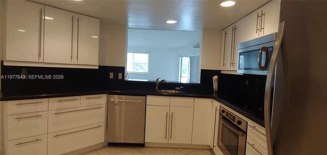 Building Photo - 9777 Westview Dr