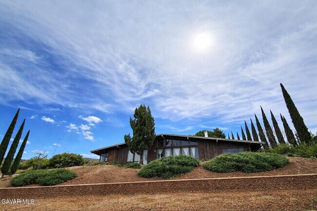 Building Photo - 145 Lakeview Dr