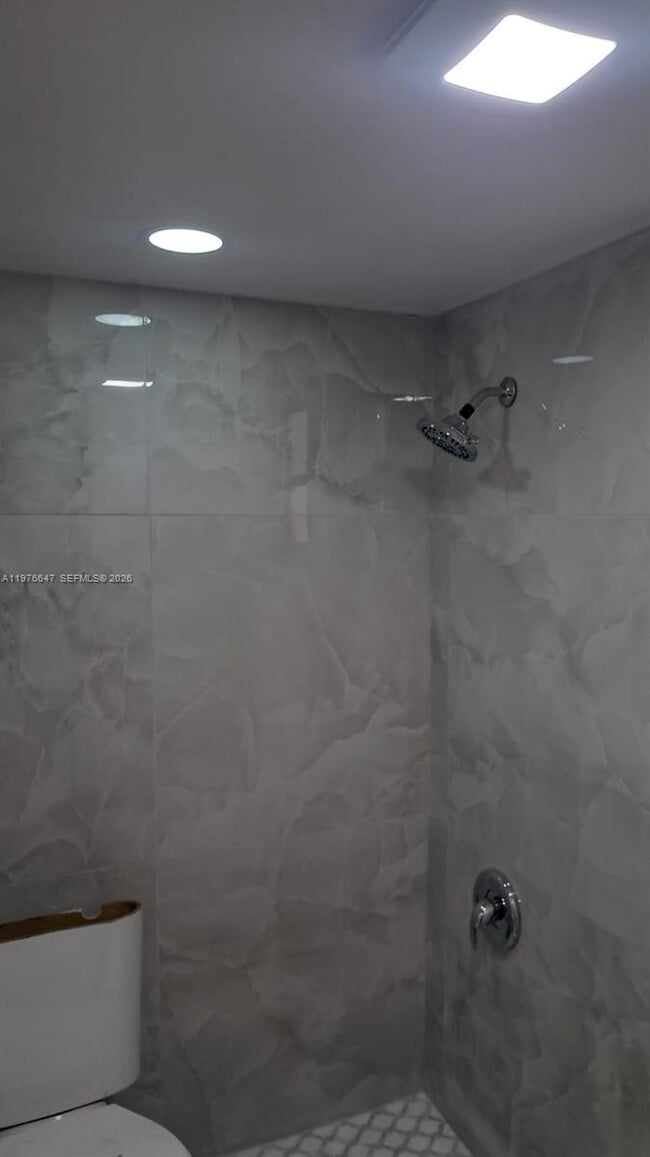 Building Photo - 8820 Fontainebleau Blvd