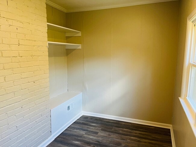 Building Photo - Wow! Renovated 3 bedroom home in Fairburn! Must See!