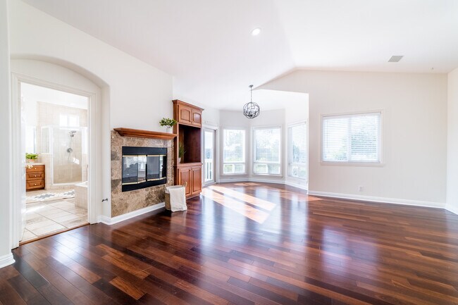 Building Photo - 849 Avocado Pl