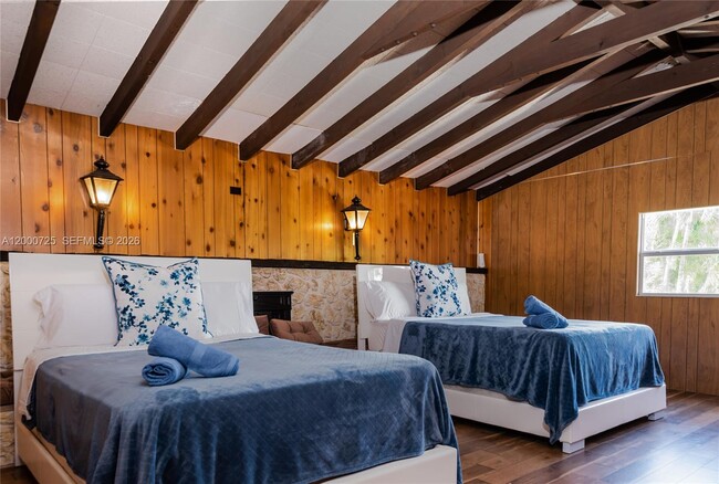 Building Photo - 2555 NE 202nd St