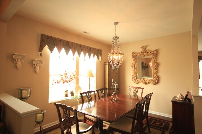 Building Photo - 4410 Hillsgrove Rd