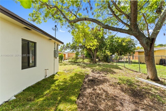 Building Photo - 15920 NW 17th Ct