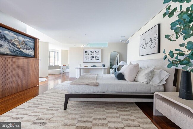 Building Photo - 210 W Rittenhouse Square