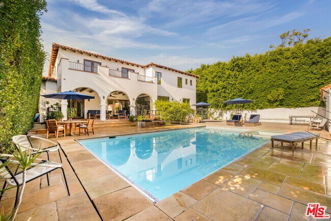 Building Photo - 604 Alta Dr