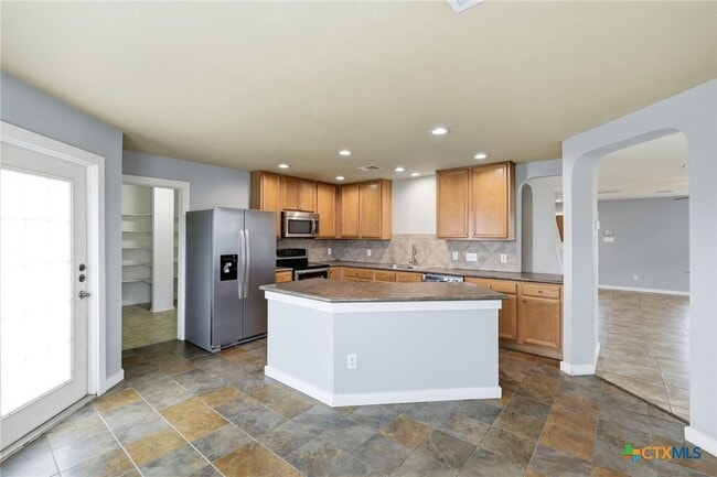 Building Photo - 504 Castebar Dr