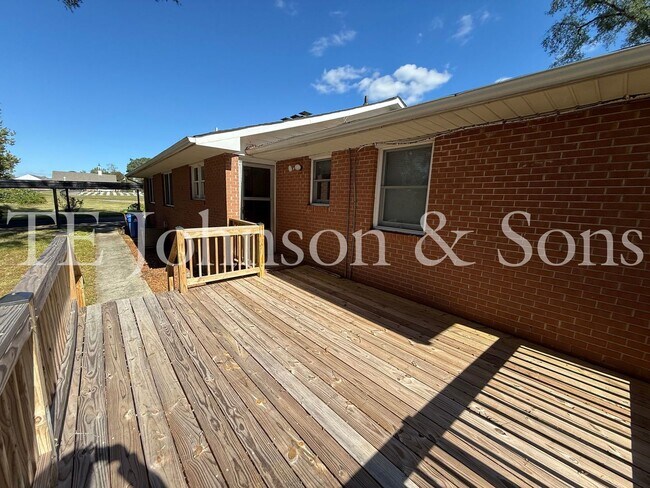 Building Photo - Three bedroom House with Large Lot in Country Setting