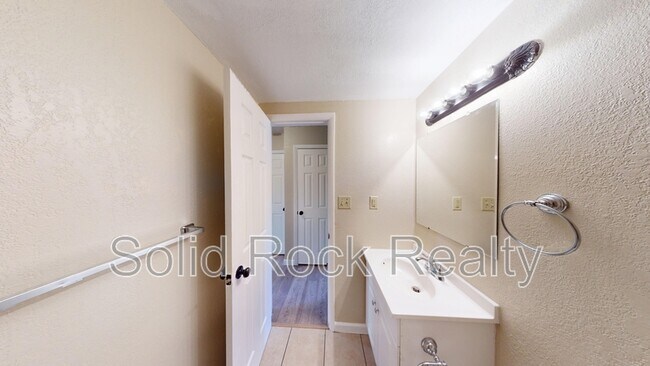 Building Photo - 3014 Mallard Dr